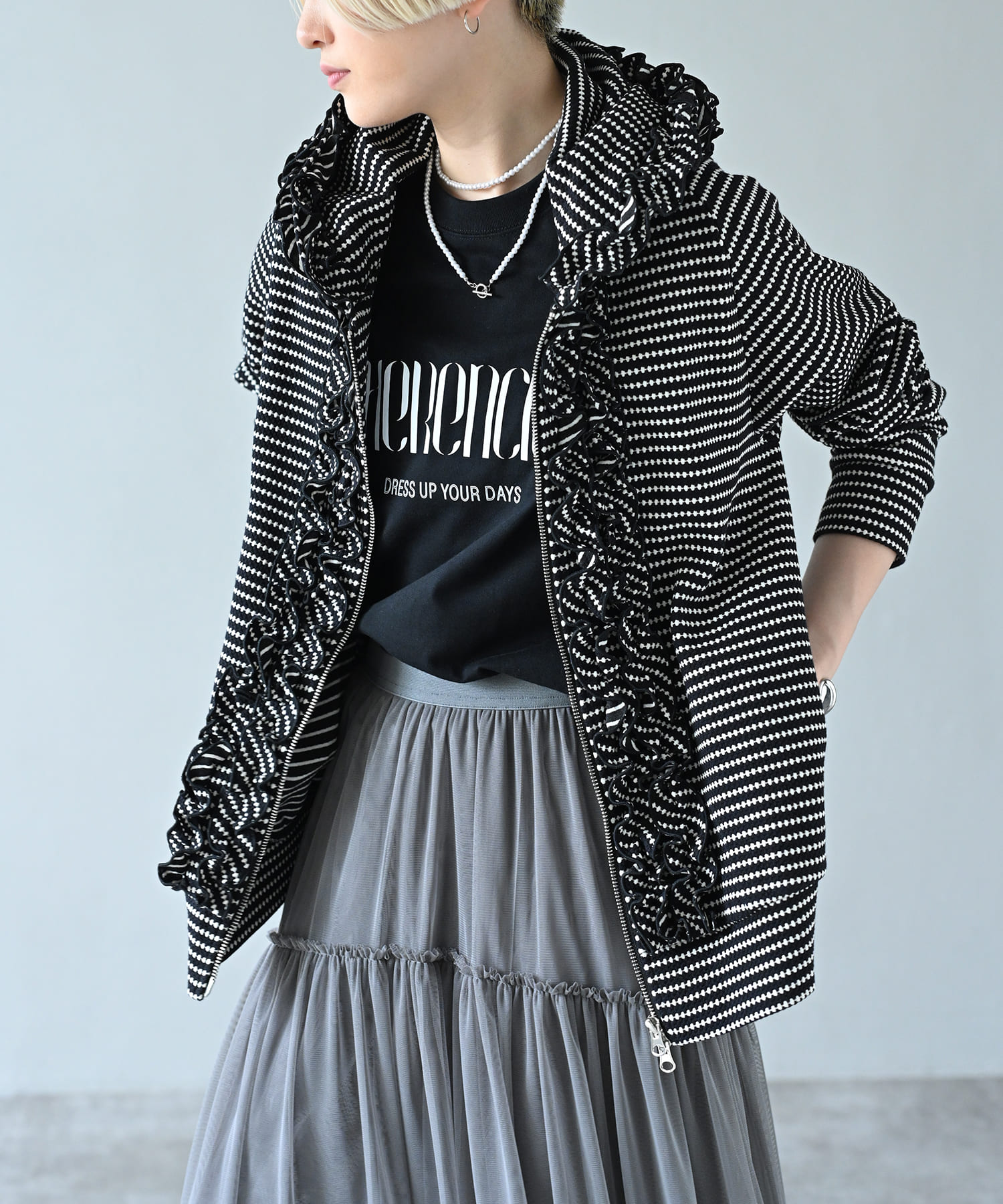 BLACK×OFFWHITE　model：H161 B83 W63 H85　着用サイズ：FREE